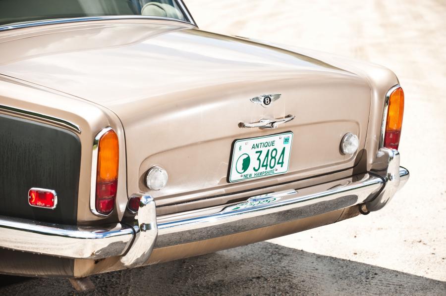 Детали экстерьера Bentley T1 1965 года  (фото 11 из 27)